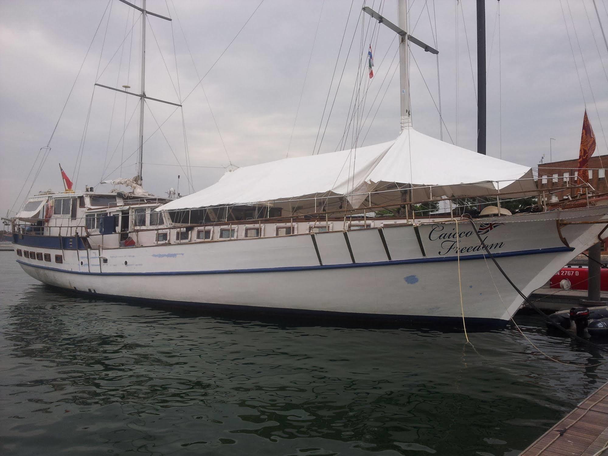 Отель Venezia Boat & Breakfast Caicco Freedom Экстерьер фото