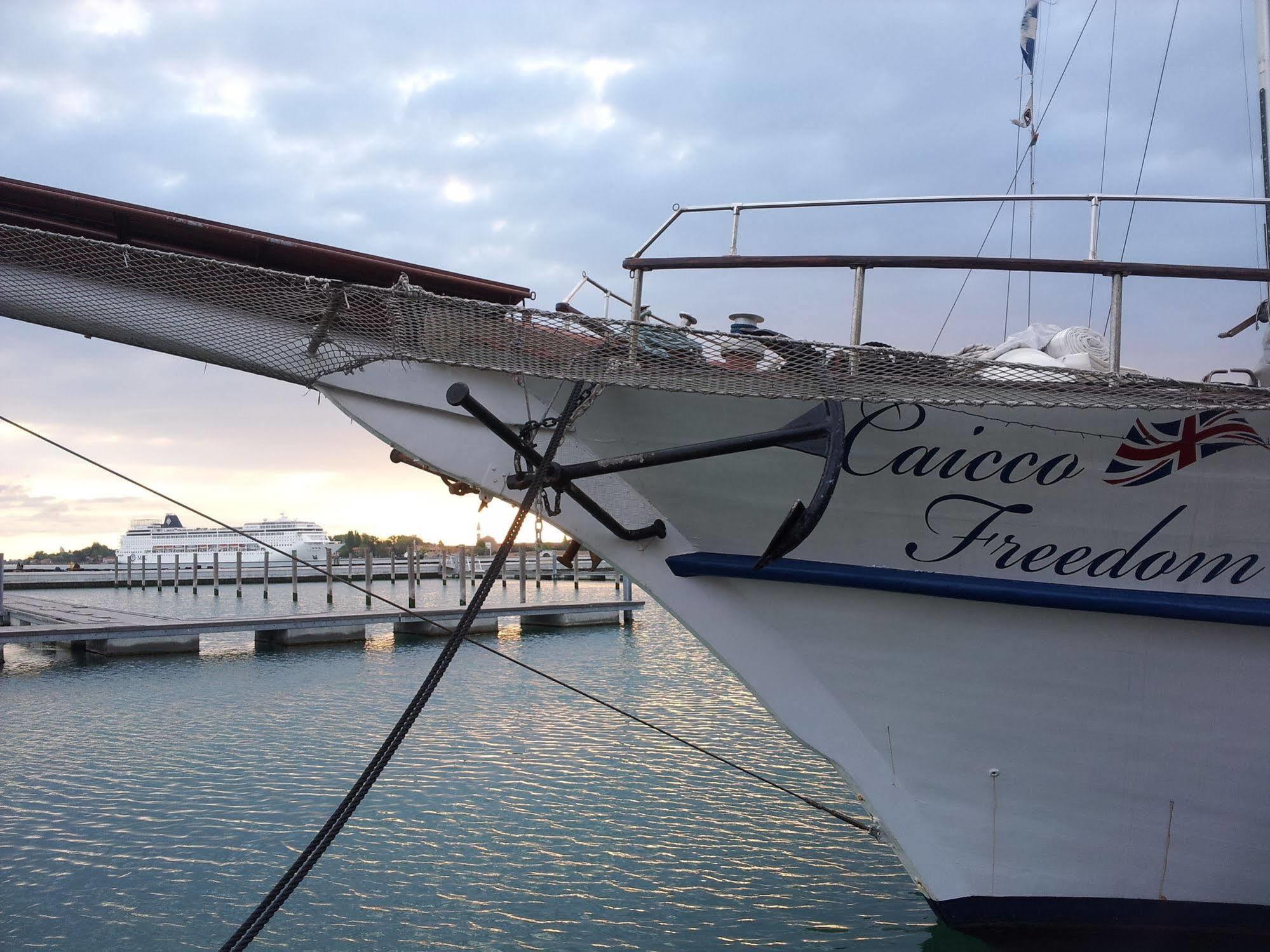 Отель Venezia Boat & Breakfast Caicco Freedom Экстерьер фото