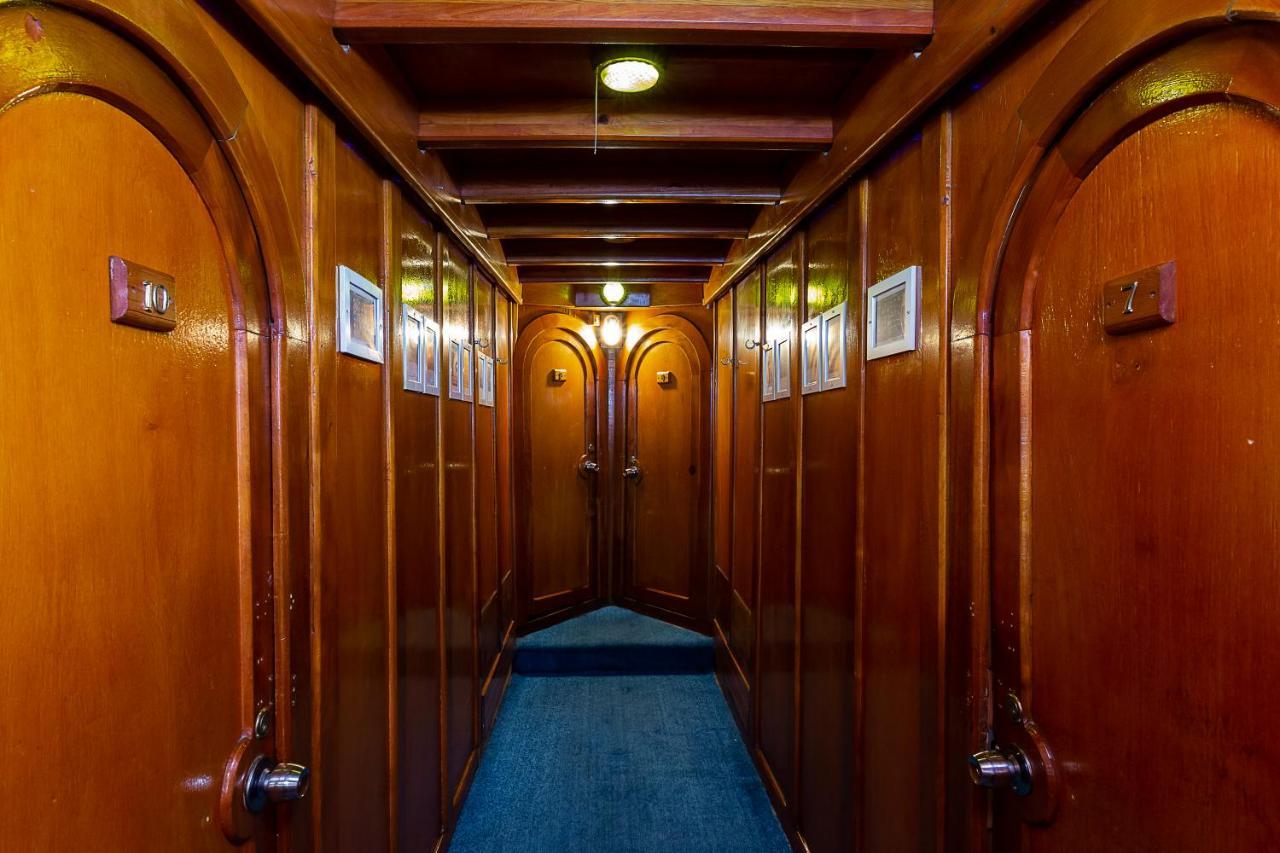 Отель Venezia Boat & Breakfast Caicco Freedom Экстерьер фото