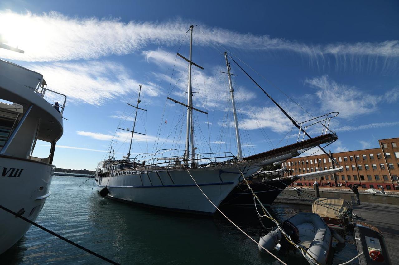 Отель Venezia Boat & Breakfast Caicco Freedom Экстерьер фото