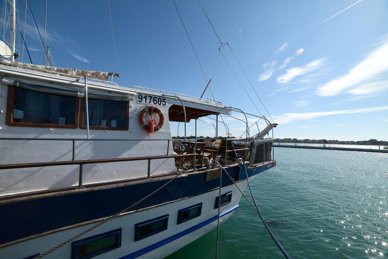Отель Venezia Boat & Breakfast Caicco Freedom Экстерьер фото